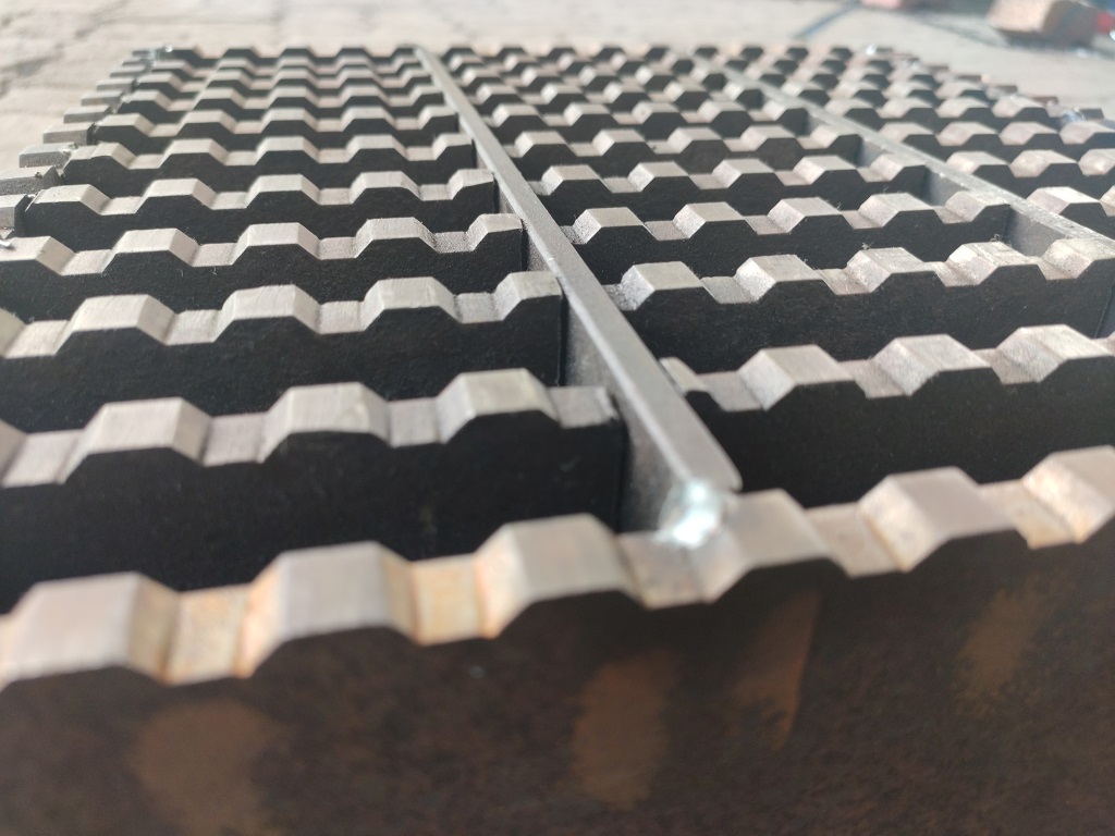 Heavy-duty-grating-suppliers-uae