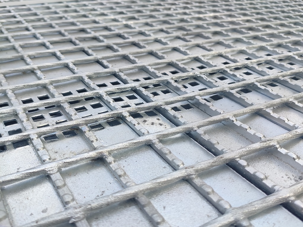 Safety Mesh Grating-supplier-ajman-uae