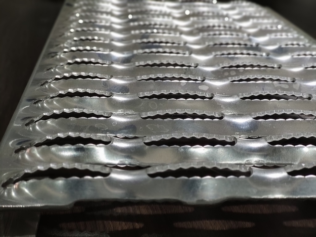 diamond-grating-manufacturer-uae